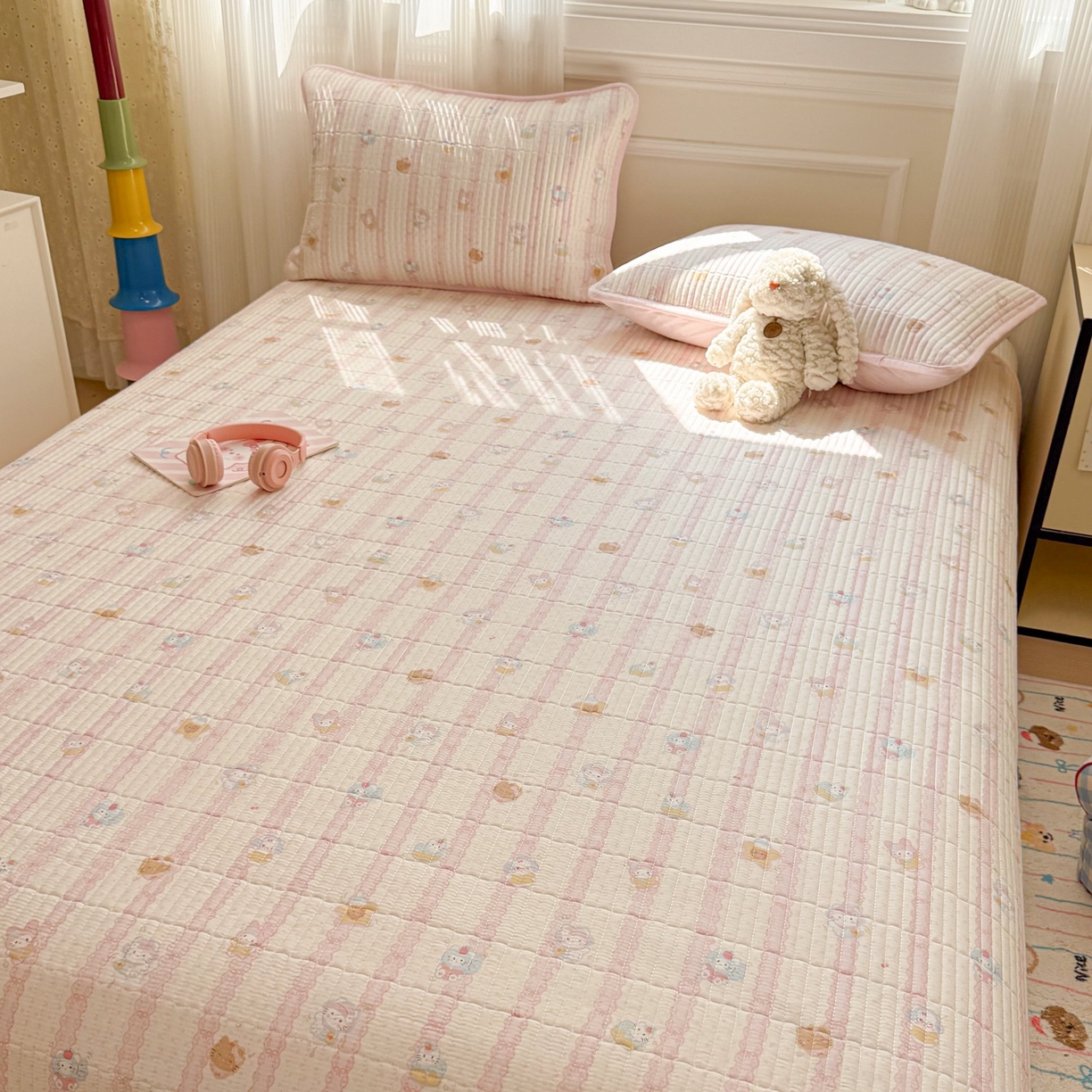 91家纺网 家纺一手货源 找家纺 简宜家居（朝初家纺） 2025新款A面100%全棉B面宝宝绒棉绒包边床盖正反两用 粉条喵团