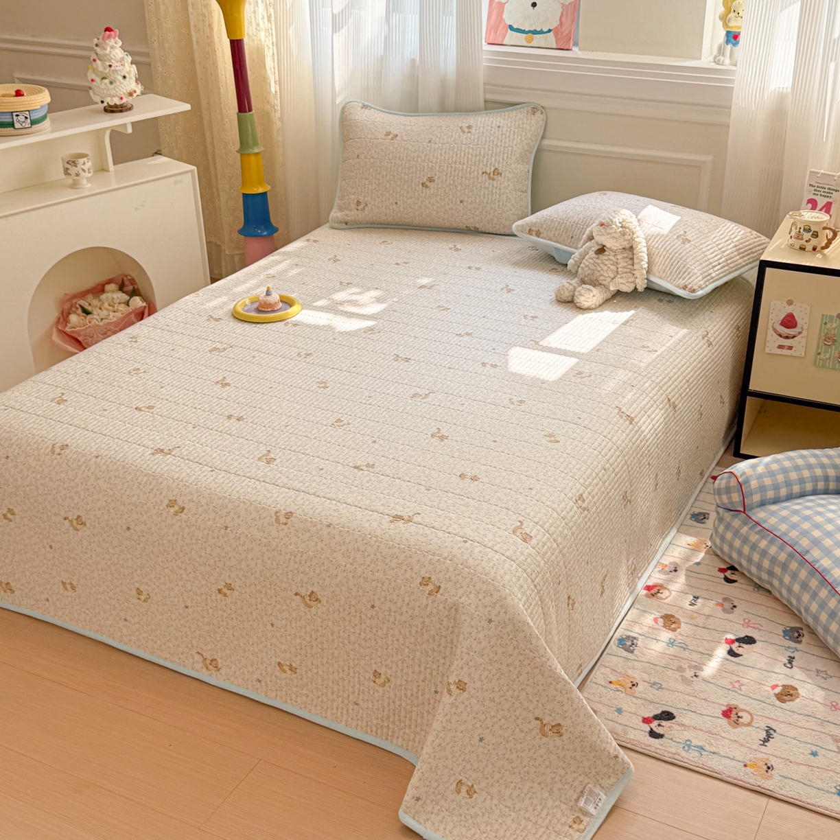 91家纺网 家纺一手货源 找家纺 简宜家居（朝初家纺） 2025新款A面100%全棉B面宝宝绒棉绒包边床盖正反两用 蓝花兔