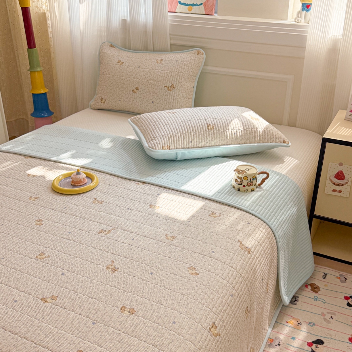 91家纺网 家纺一手货源 找家纺 简宜家居（朝初家纺） 2025新款A面100%全棉B面宝宝绒棉绒包边床盖正反两用 蓝花兔