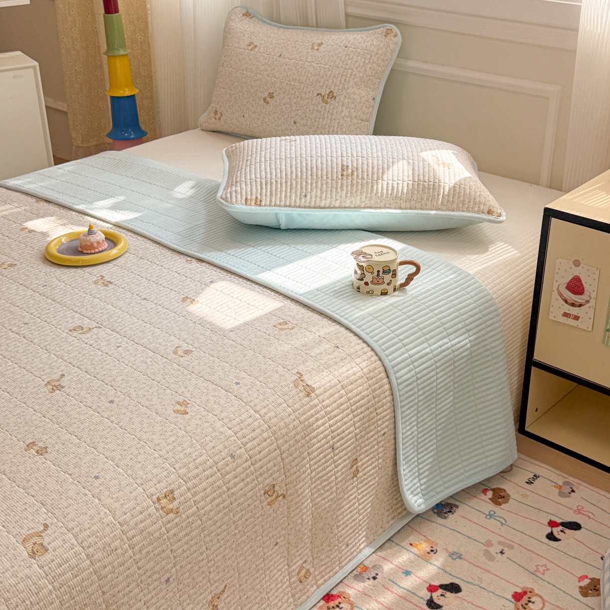 91家纺网 家纺一手货源 找家纺 简宜家居（朝初家纺） 2025新款A面100%全棉B面宝宝绒棉绒包边床盖正反两用 蓝花兔