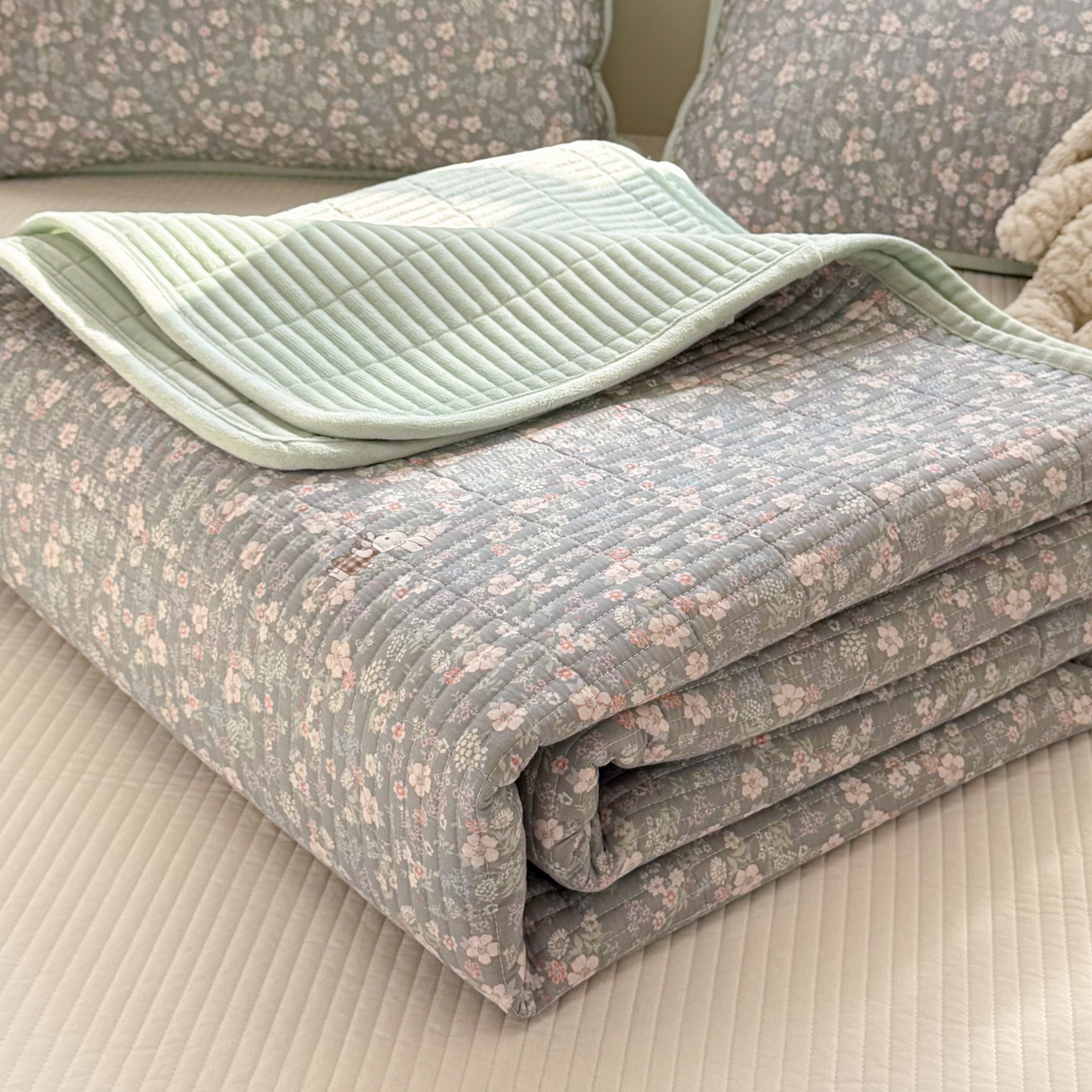 简宜家居（朝初家纺） 2025新款A面100%全棉B面宝宝绒棉绒包边床盖正反两用 暮花浅影