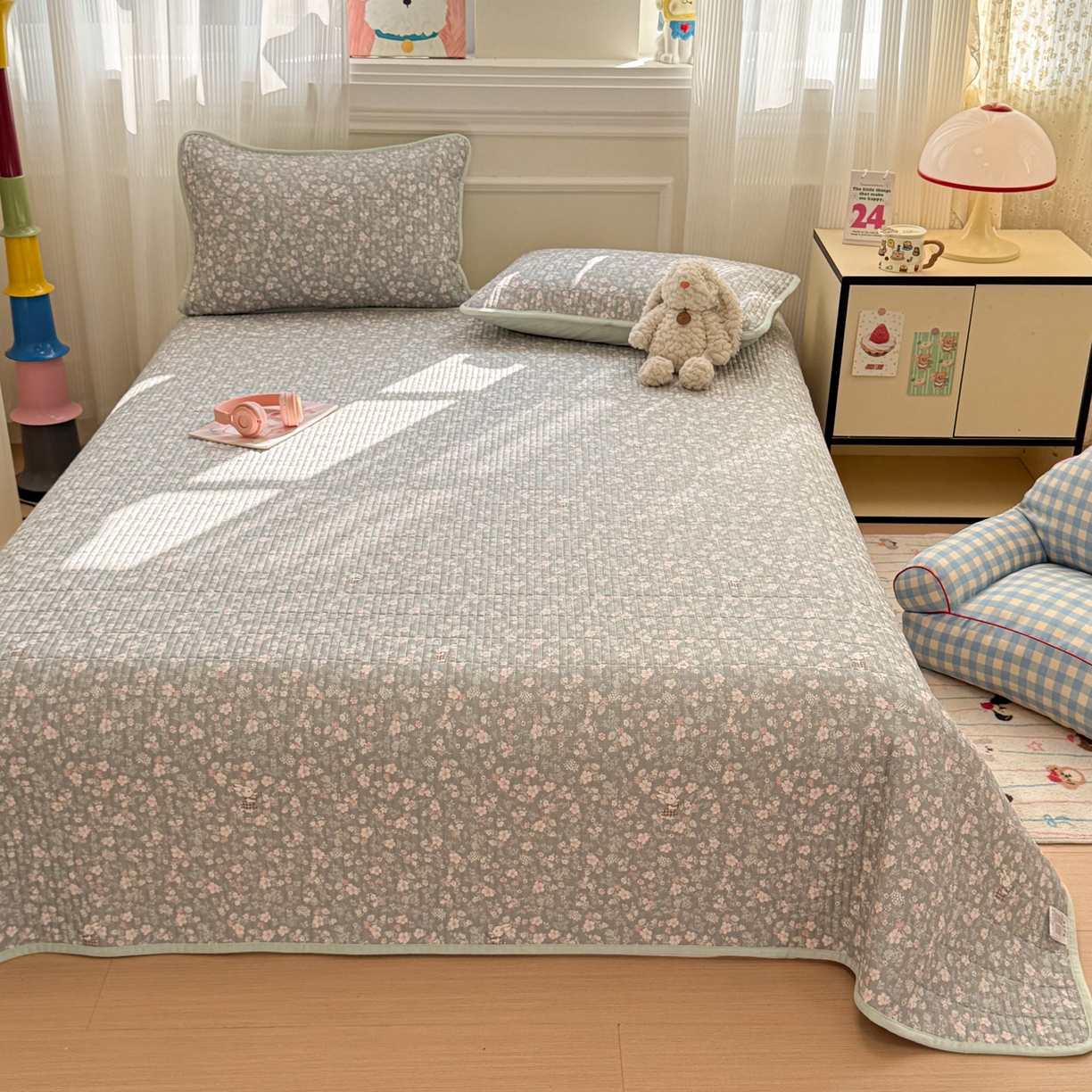 91家纺网 家纺一手货源 找家纺 简宜家居（朝初家纺） 2025新款A面100%全棉B面宝宝绒棉绒包边床盖正反两用 暮花浅影