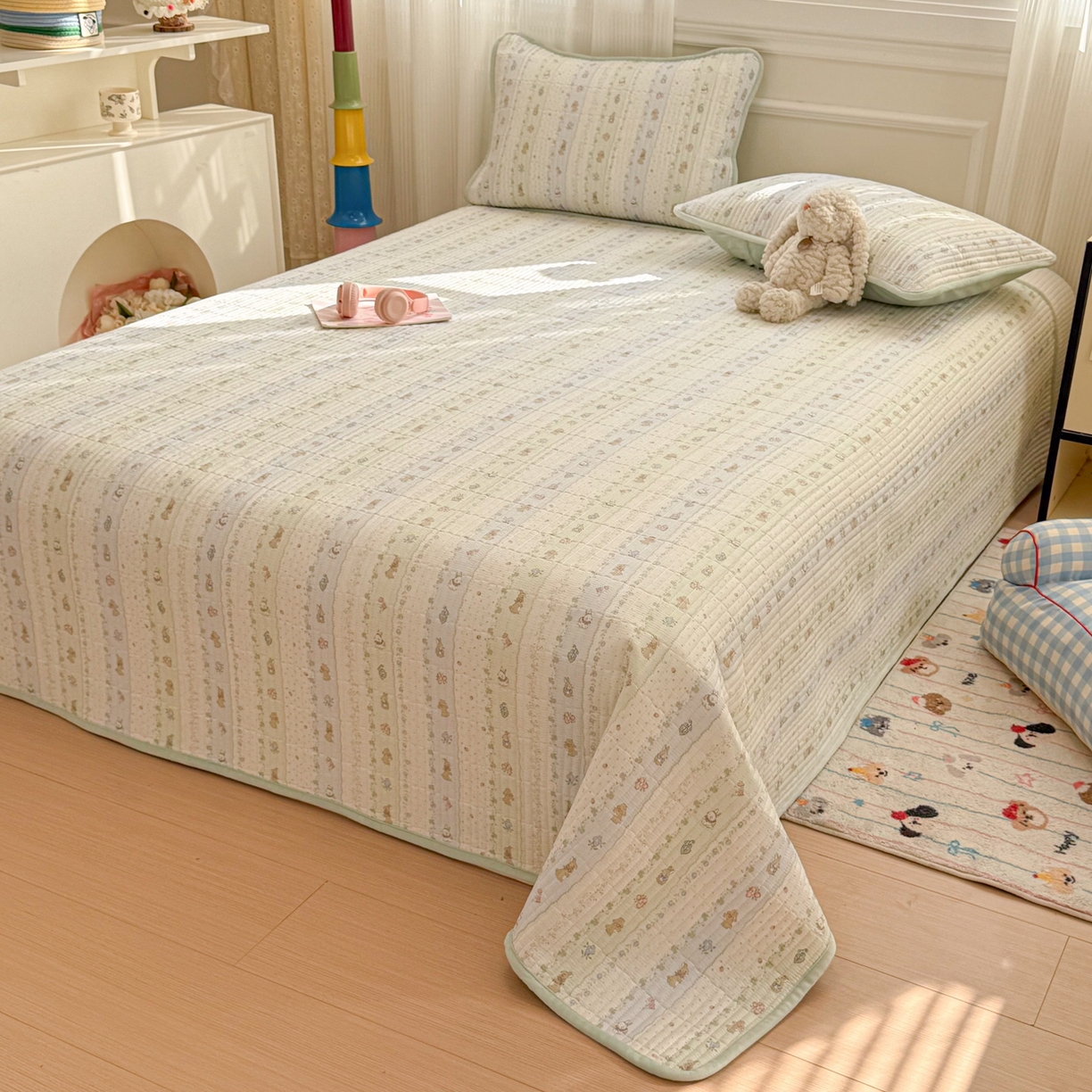 91家纺网 家纺一手货源 找家纺 简宜家居（朝初家纺） 2025新款A面100%全棉B面宝宝绒棉绒包边床盖正反两用 青芜兔踪