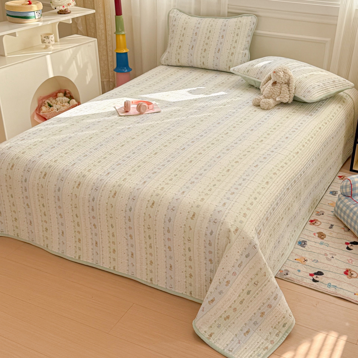 91家纺网 家纺一手货源 找家纺 简宜家居（朝初家纺） 2025新款A面100%全棉B面宝宝绒棉绒包边床盖正反两用 青芜兔踪