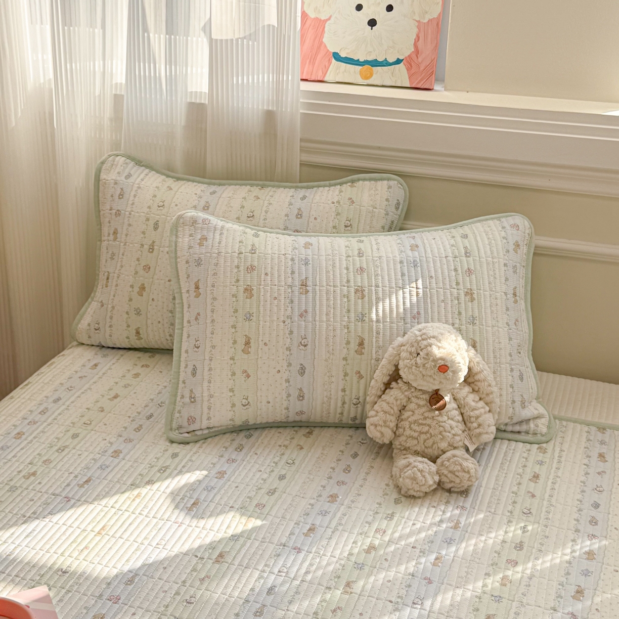 91家纺网 家纺一手货源 找家纺 简宜家居（朝初家纺） 2025新款A面100%全棉B面宝宝绒棉绒包边床盖正反两用 青芜兔踪