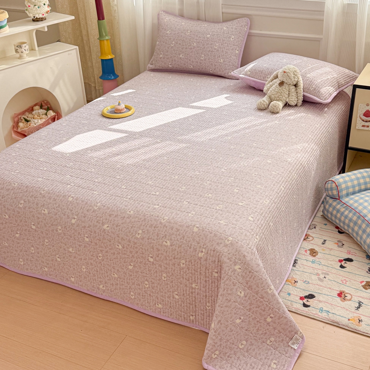 91家纺网 家纺一手货源 找家纺 简宜家居（朝初家纺） 2025新款A面100%全棉B面宝宝绒棉绒包边床盖正反两用 紫绒花兔