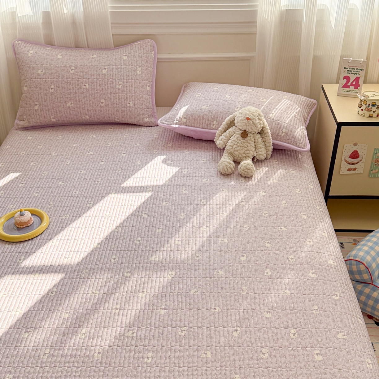 91家纺网 家纺一手货源 找家纺 简宜家居（朝初家纺） 2025新款A面100%全棉B面宝宝绒棉绒包边床盖正反两用 紫绒花兔