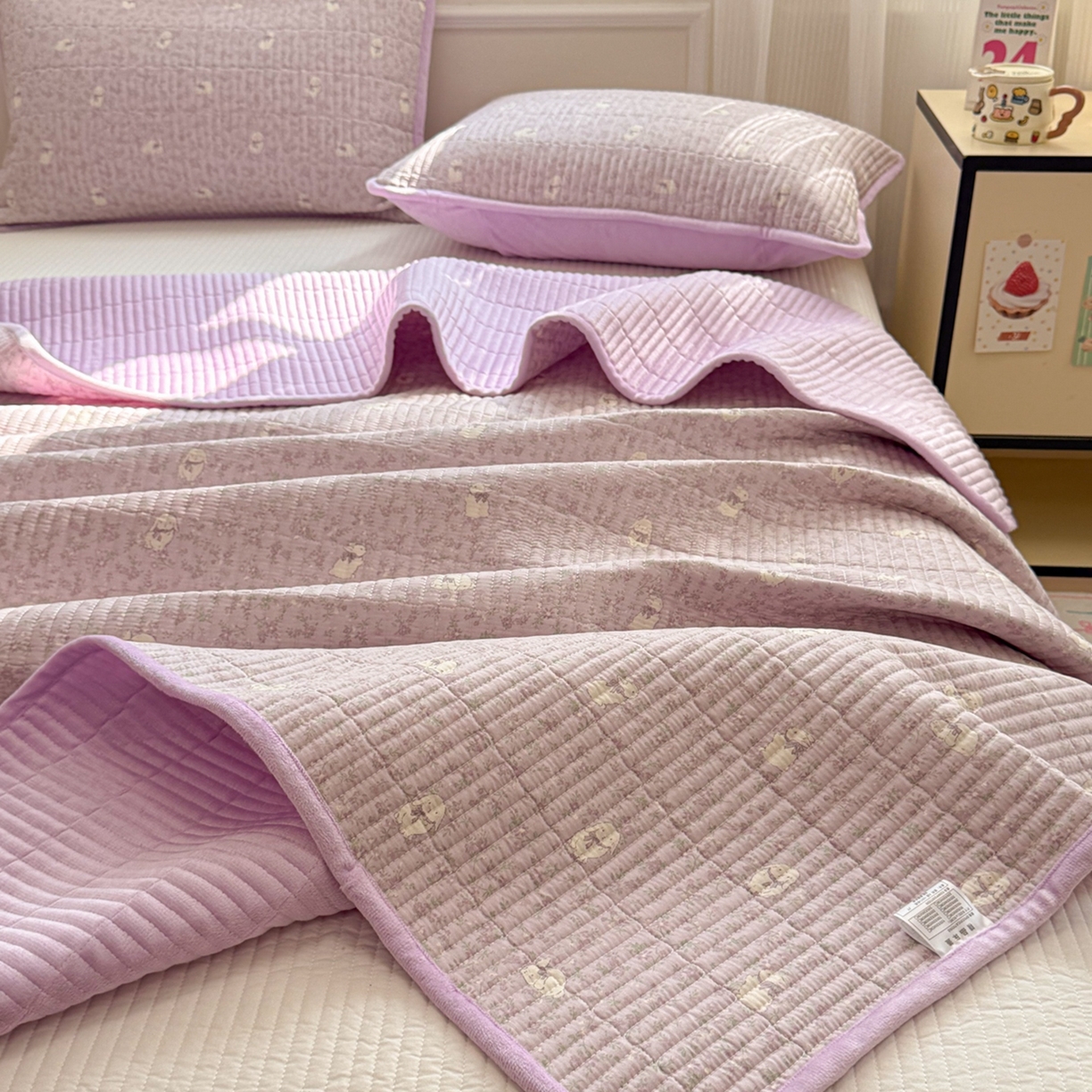 91家纺网 家纺一手货源 找家纺 简宜家居（朝初家纺） 2025新款A面100%全棉B面宝宝绒棉绒包边床盖正反两用 紫绒花兔