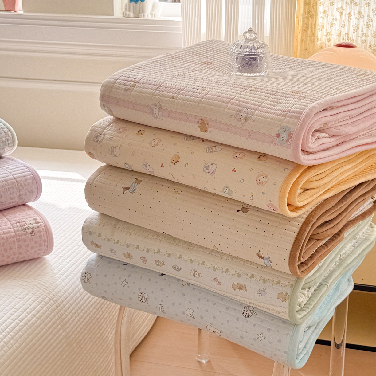 91家纺网 家纺一手货源 找家纺 简宜家居（朝初家纺） 2025新款A面100%全棉B面宝宝绒棉绒包边床盖正反两用 组合图仅供展示不可下单