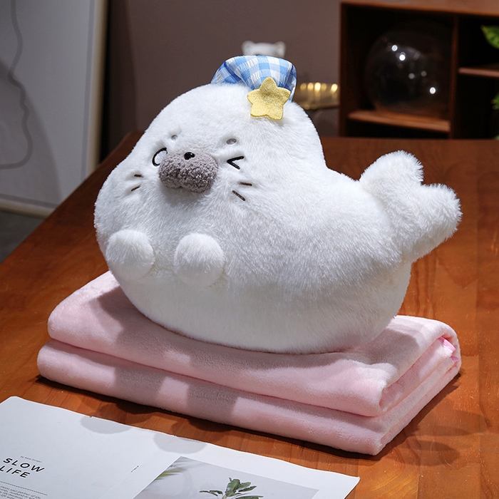 91家纺网 家纺一手货源 找家纺 仟亿莱 2025新款萌萌海豹三用抱枕毯 三用眨眼海豹