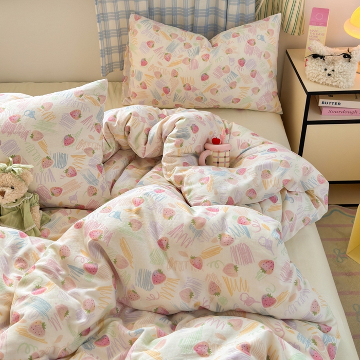 91家纺网 家纺一手货源 找家纺 曼之夏 2025新款全棉纯棉双层印花四件套 缤纷草莓