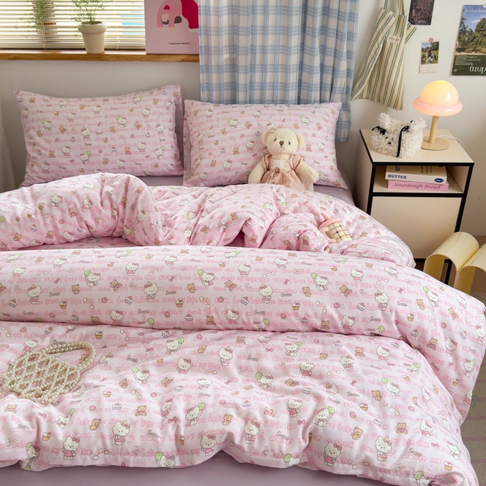 91家纺网 家纺一手货源 找家纺 曼之夏 2025新款全棉纯棉双层印花四件套 凯蒂熊仔