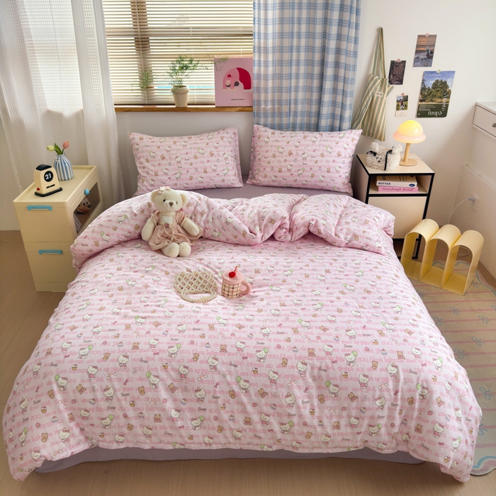 91家纺网 家纺一手货源 找家纺 曼之夏 2025新款全棉纯棉双层印花四件套 凯蒂熊仔