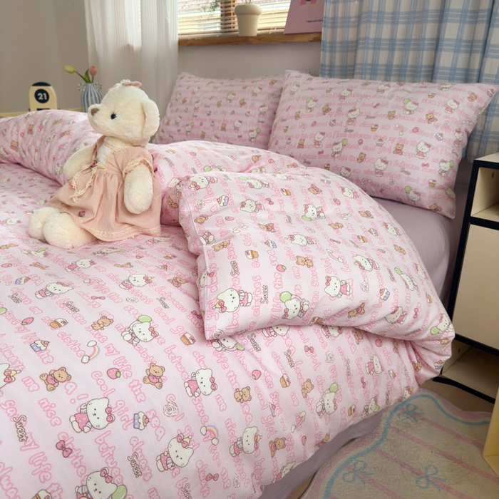 91家纺网 家纺一手货源 找家纺 曼之夏 2025新款全棉纯棉双层印花四件套 凯蒂熊仔