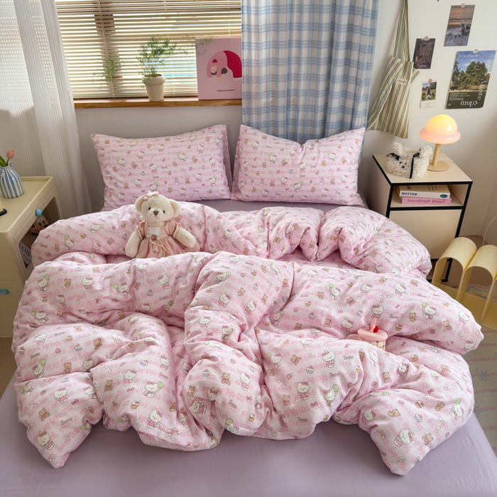 91家纺网 家纺一手货源 找家纺 曼之夏 2025新款全棉纯棉双层印花四件套 凯蒂熊仔