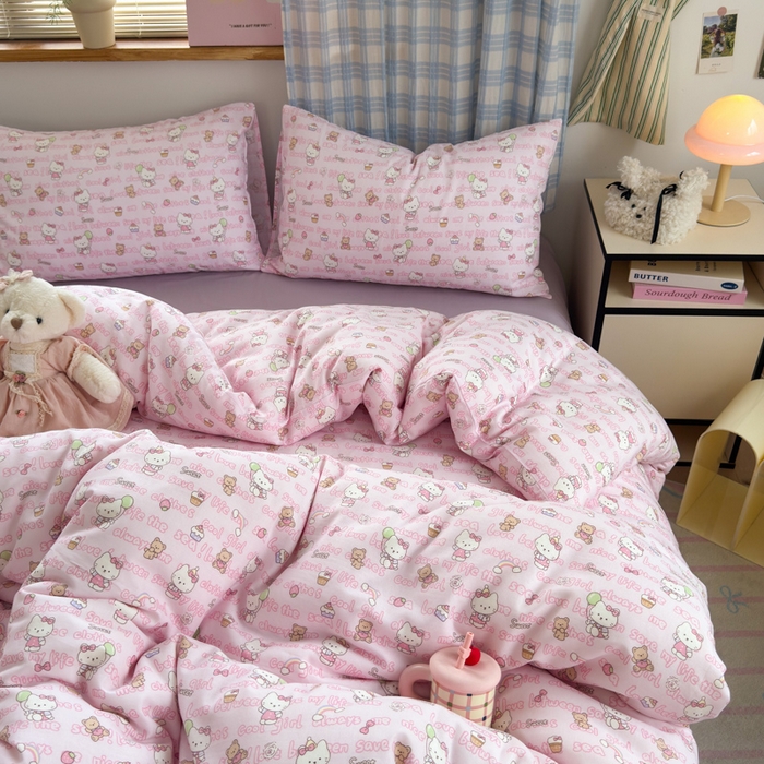 91家纺网 家纺一手货源 找家纺 曼之夏 2025新款全棉纯棉双层印花四件套 凯蒂熊仔