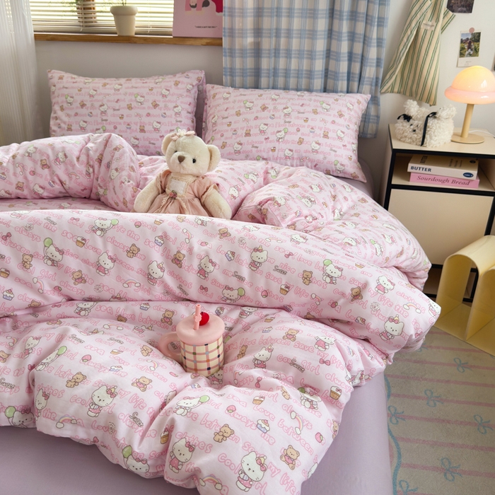 91家纺网 家纺一手货源 找家纺 曼之夏 2025新款全棉纯棉双层印花四件套 凯蒂熊仔