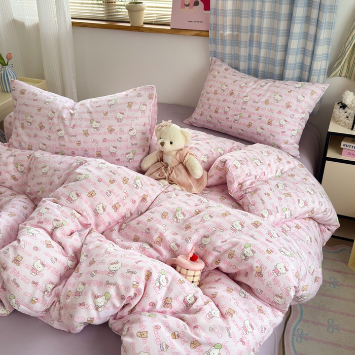 91家纺网 家纺一手货源 找家纺 曼之夏 2025新款全棉纯棉双层印花四件套 凯蒂熊仔