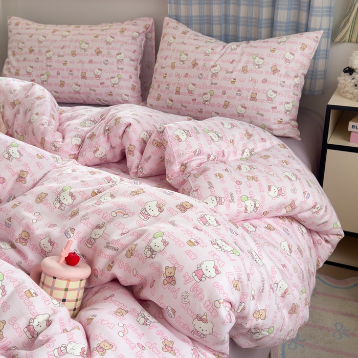 91家纺网 家纺一手货源 找家纺 曼之夏 2025新款全棉纯棉双层印花四件套 凯蒂熊仔