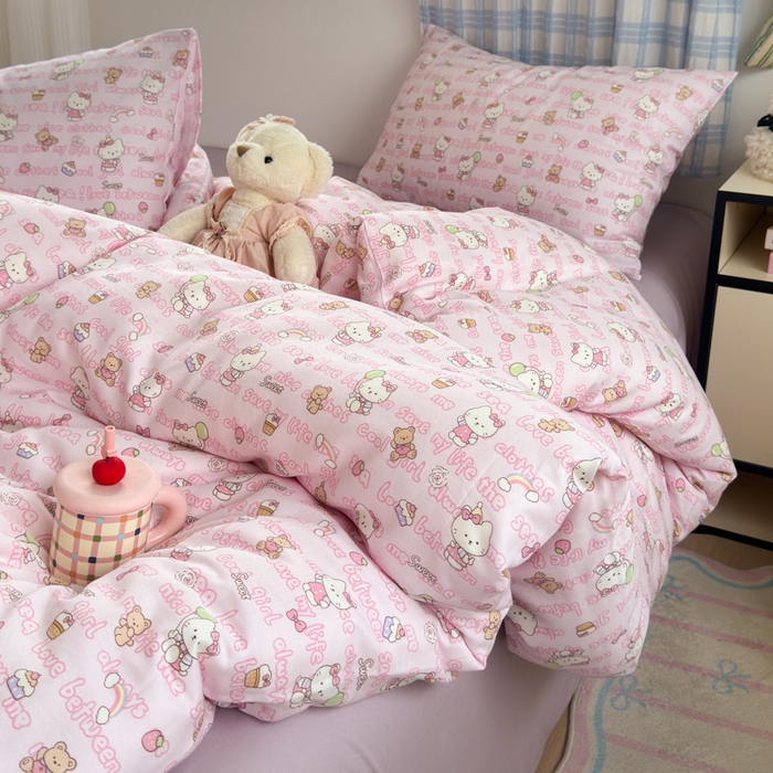 91家纺网 家纺一手货源 找家纺 曼之夏 2025新款全棉纯棉双层印花四件套 凯蒂熊仔