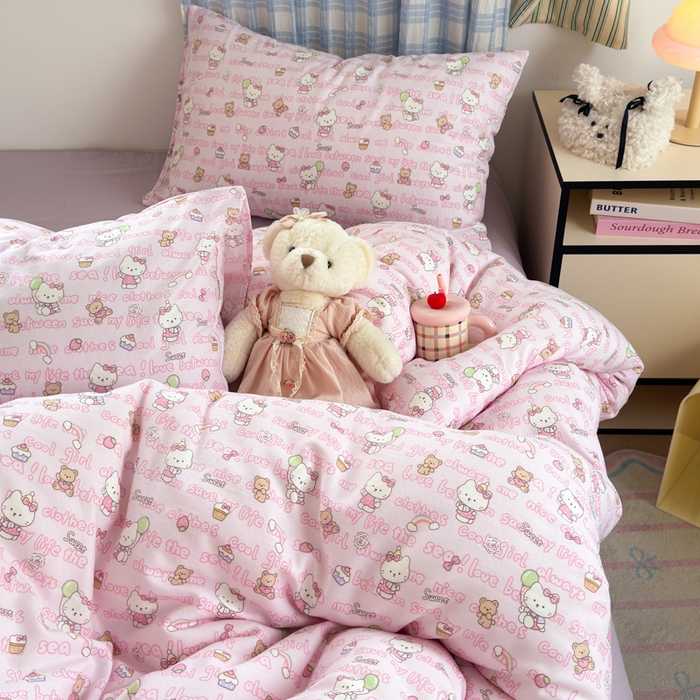 91家纺网 家纺一手货源 找家纺 曼之夏 2025新款全棉纯棉双层印花四件套 凯蒂熊仔