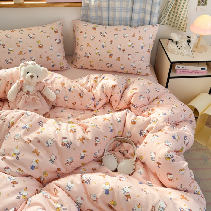 91家纺网 家纺一手货源 找家纺 曼之夏 2025新款全棉纯棉双层印花四件套 快乐凯蒂