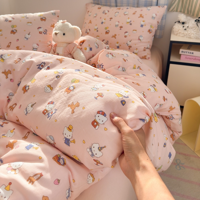 91家纺网 家纺一手货源 找家纺 曼之夏 2025新款全棉纯棉双层印花四件套 快乐凯蒂