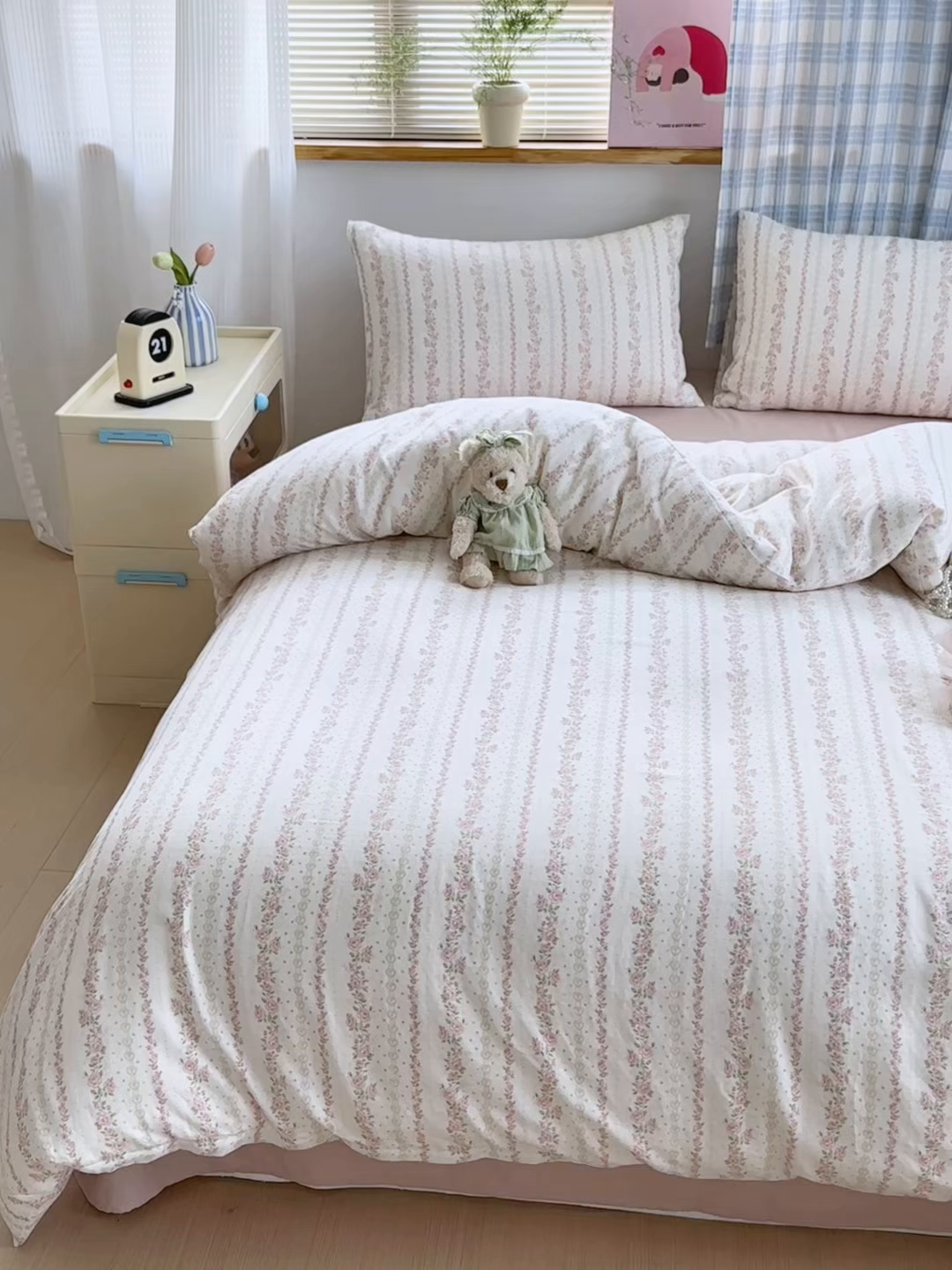 91家纺网 家纺一手货源 找家纺 曼之夏 2025新款全棉纯棉双层印花四件套 亭亭玉立