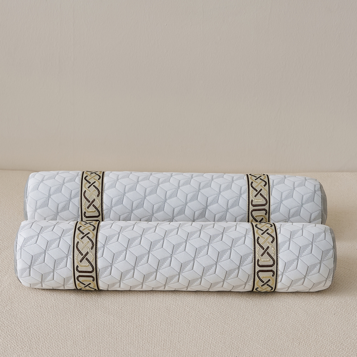 91家纺网 家纺一手货源 找家纺 乐可 2025新款科技护颈圆柱枕枕头枕芯 科技护颈圆柱枕-科技白