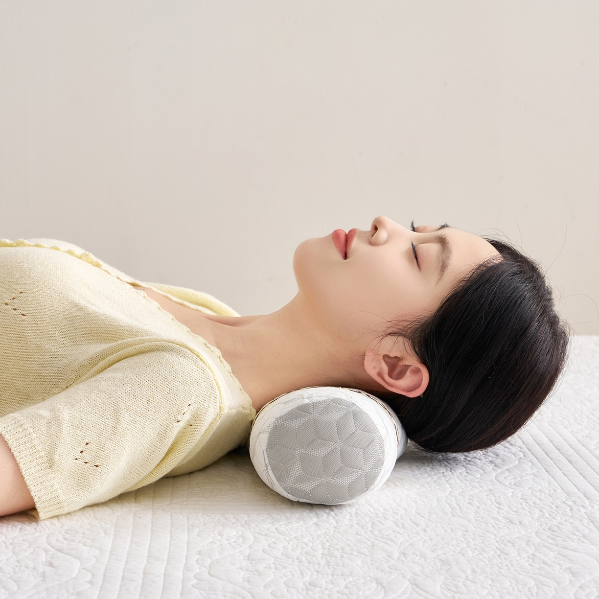 91家纺网 家纺一手货源 找家纺 乐可 2025新款科技护颈圆柱枕枕头枕芯 科技护颈圆柱枕-科技白