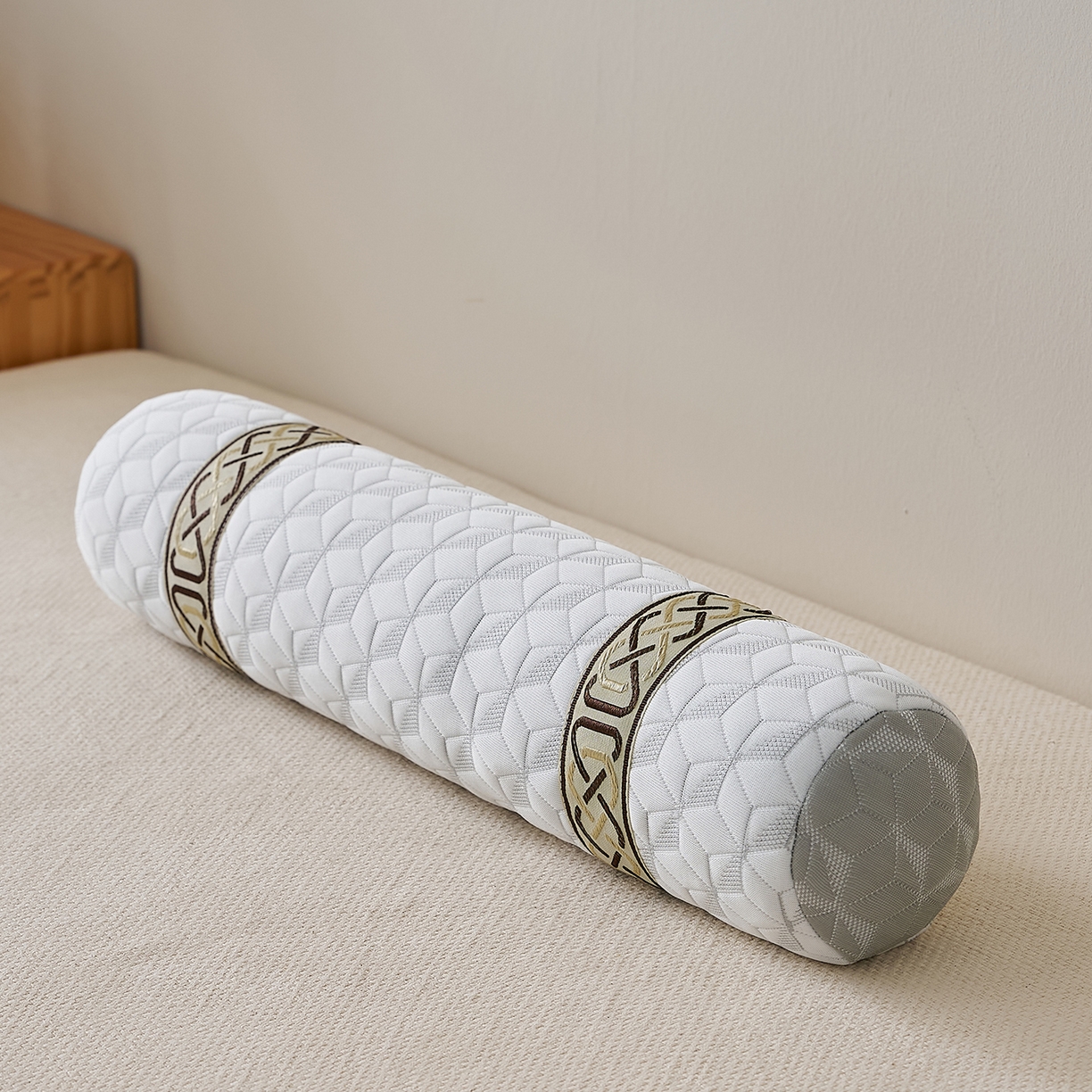 91家纺网 家纺一手货源 找家纺 乐可 2025新款科技护颈圆柱枕枕头枕芯 科技护颈圆柱枕-科技白