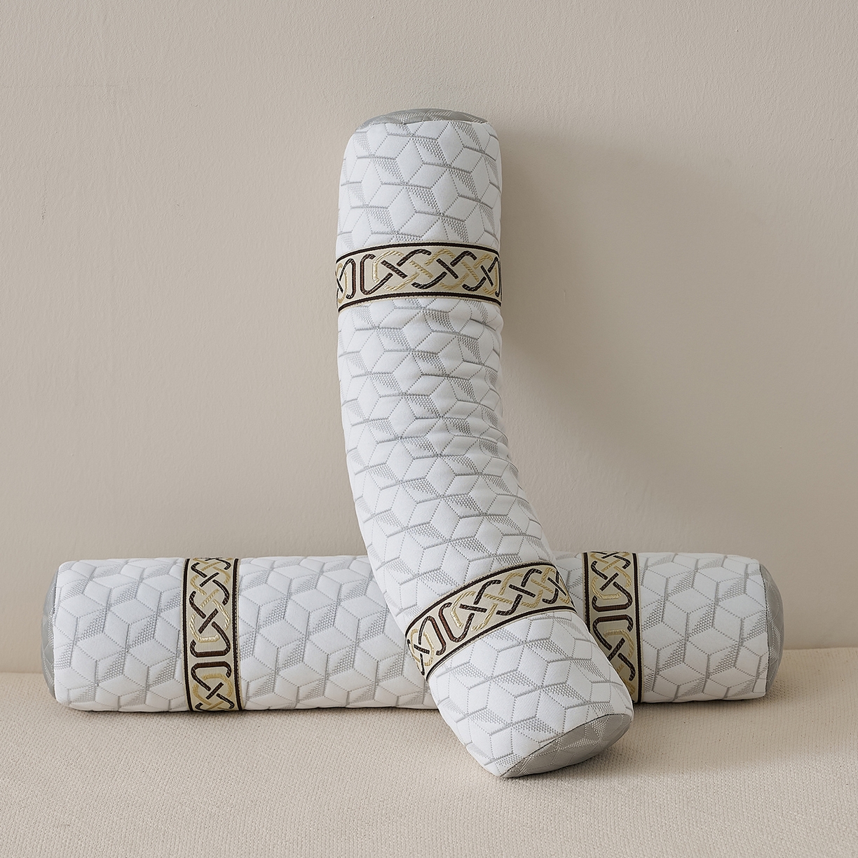 91家纺网 家纺一手货源 找家纺 乐可 2025新款科技护颈圆柱枕枕头枕芯 科技护颈圆柱枕-科技白