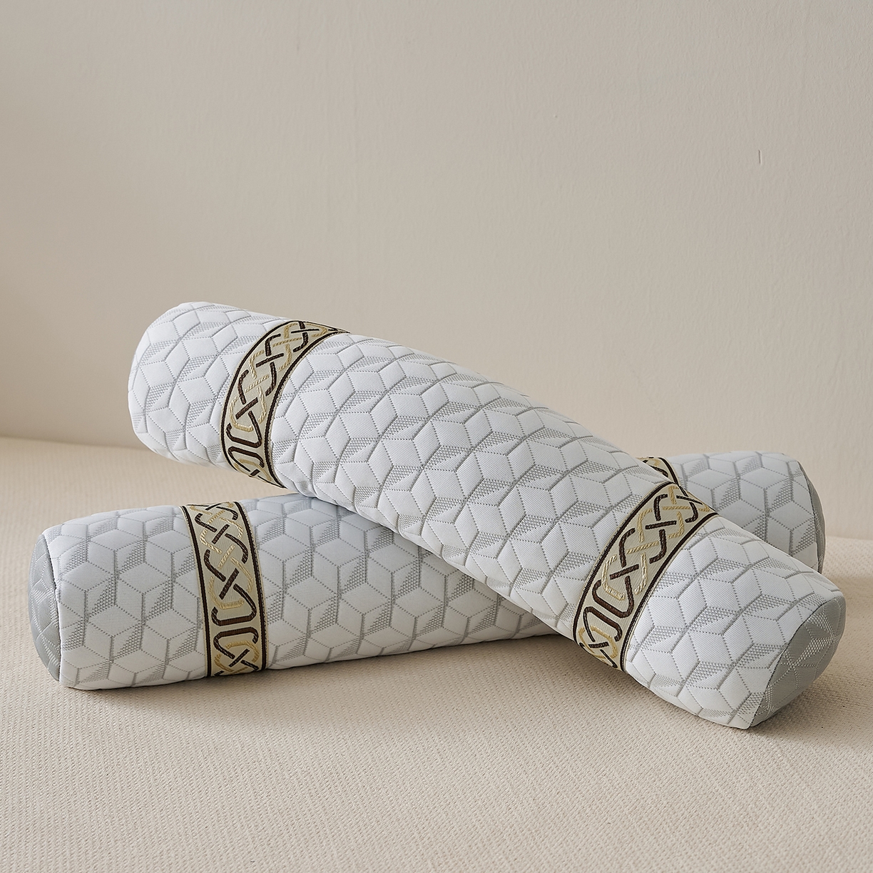 91家纺网 家纺一手货源 找家纺 乐可 2025新款科技护颈圆柱枕枕头枕芯 科技护颈圆柱枕-科技白