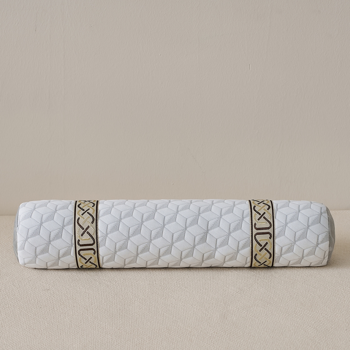 91家纺网 家纺一手货源 找家纺 乐可 2025新款科技护颈圆柱枕枕头枕芯 科技护颈圆柱枕-科技白