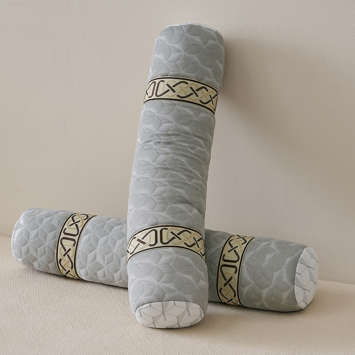 91家纺网 家纺一手货源 找家纺 乐可 2025新款科技护颈圆柱枕枕头枕芯 科技护颈圆柱枕-科技灰