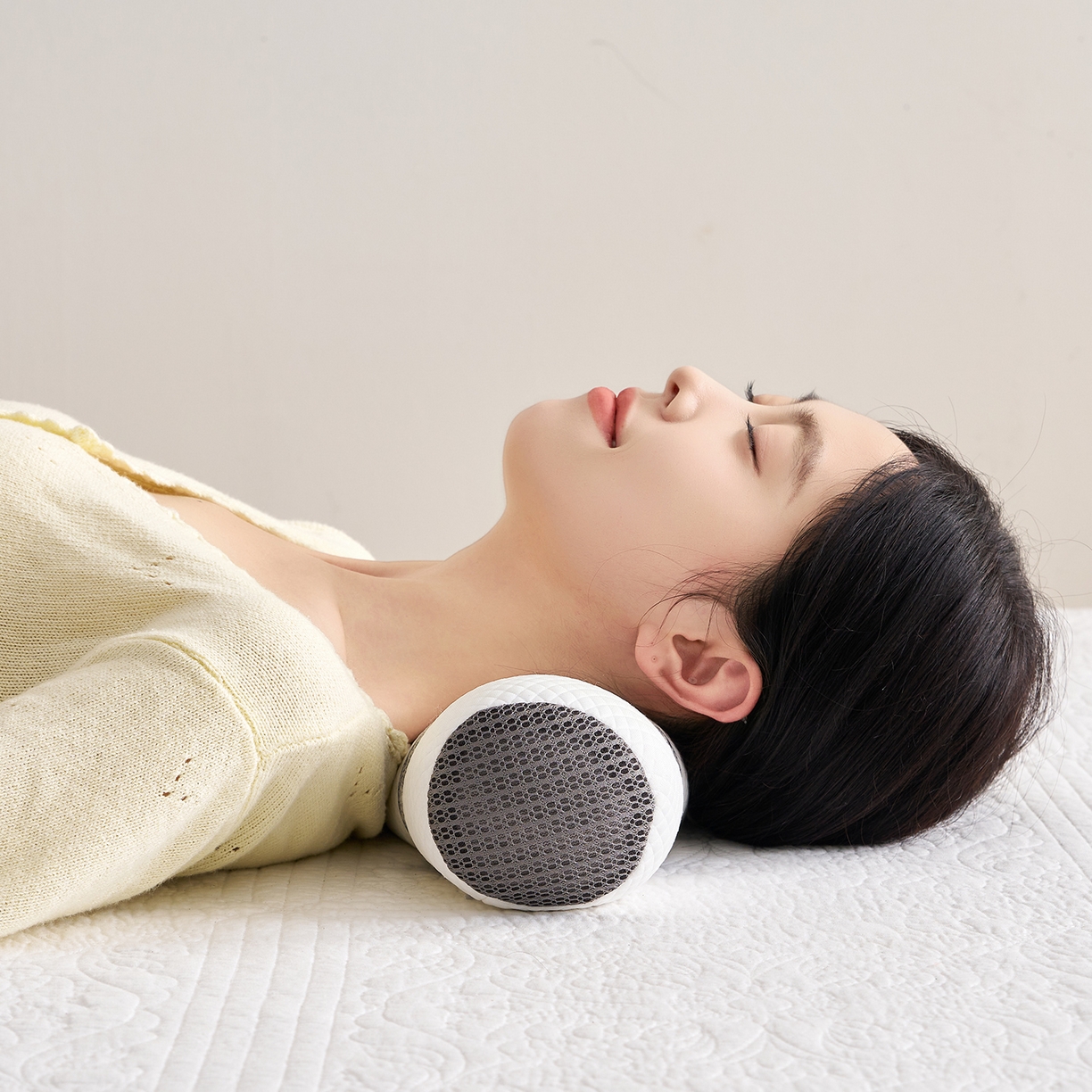 91家纺网 家纺一手货源 找家纺 乐可 2025新款科技护颈圆柱枕枕头枕芯 科技护颈圆柱枕-简约白