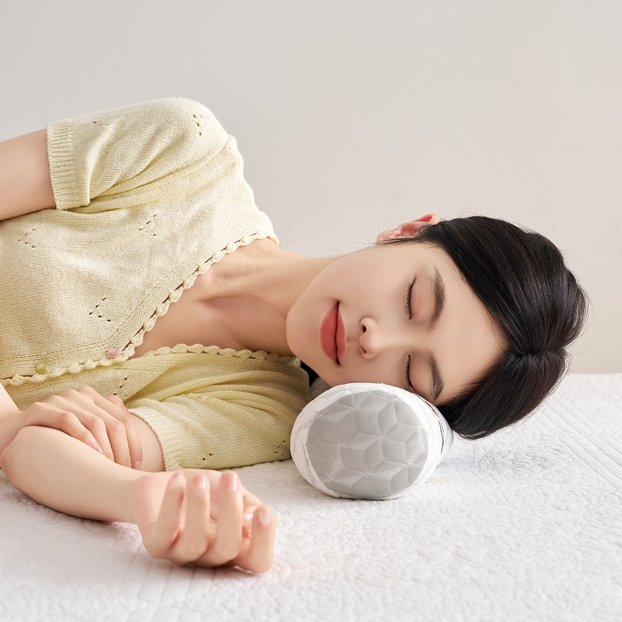 91家纺网 家纺一手货源 找家纺 乐可 2025新款科技护颈圆柱枕枕头枕芯 科技护颈圆柱枕-科技白