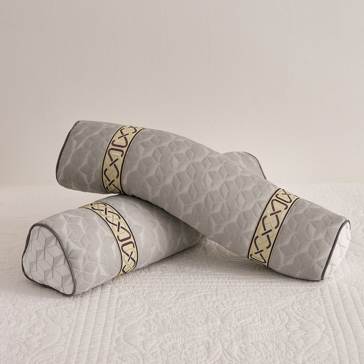 91家纺网 家纺一手货源 找家纺 乐可 2025新款科技三角护颈枕枕头枕芯 科技三角护颈枕-科技灰