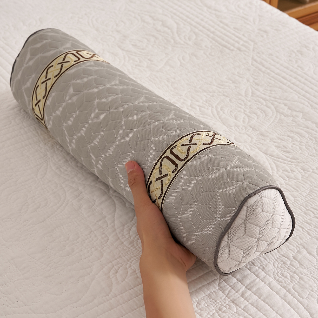 91家纺网 家纺一手货源 找家纺 乐可 2025新款科技三角护颈枕枕头枕芯 科技三角护颈枕-科技灰