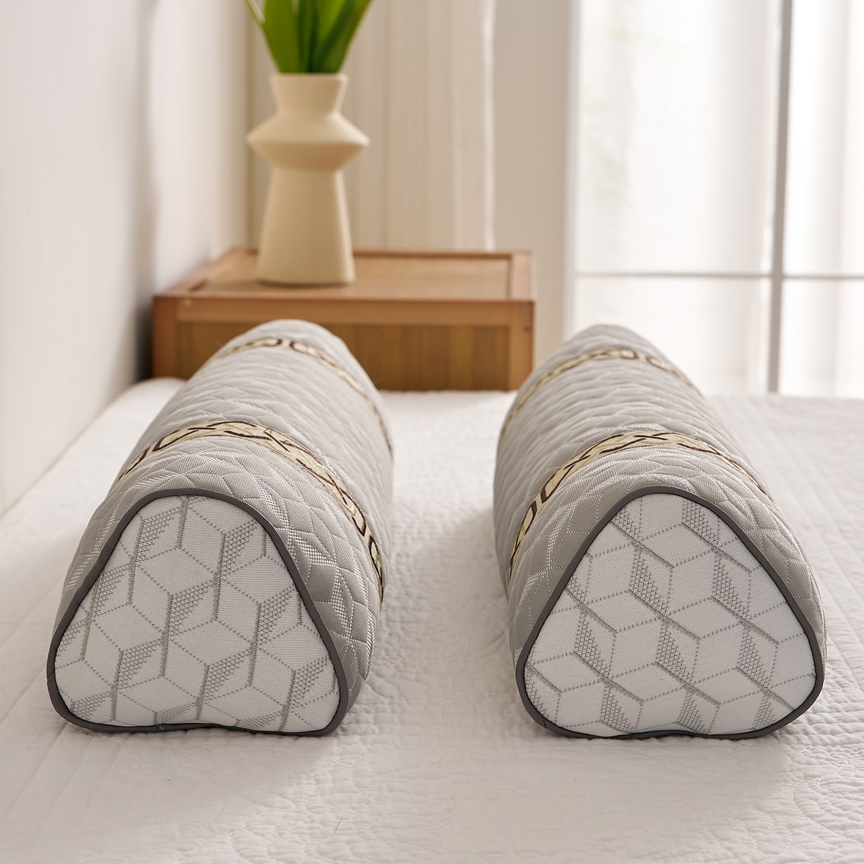 91家纺网 家纺一手货源 找家纺 乐可 2025新款科技三角护颈枕枕头枕芯 科技三角护颈枕-科技灰