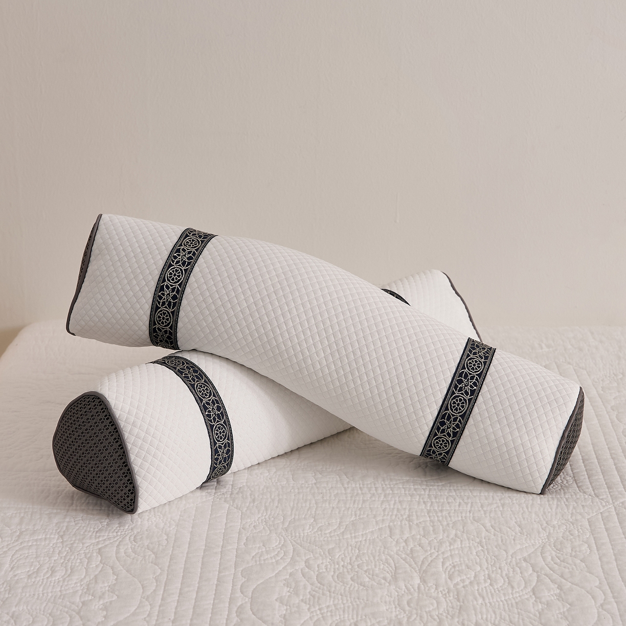 91家纺网 家纺一手货源 找家纺 （总）乐可 2025新款科技三角护颈枕枕头枕芯