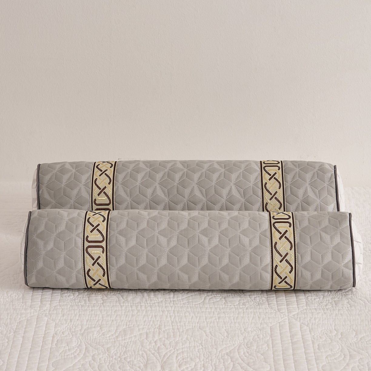 91家纺网 家纺一手货源 找家纺 乐可 2025新款科技三角护颈枕枕头枕芯 科技三角护颈枕-科技灰