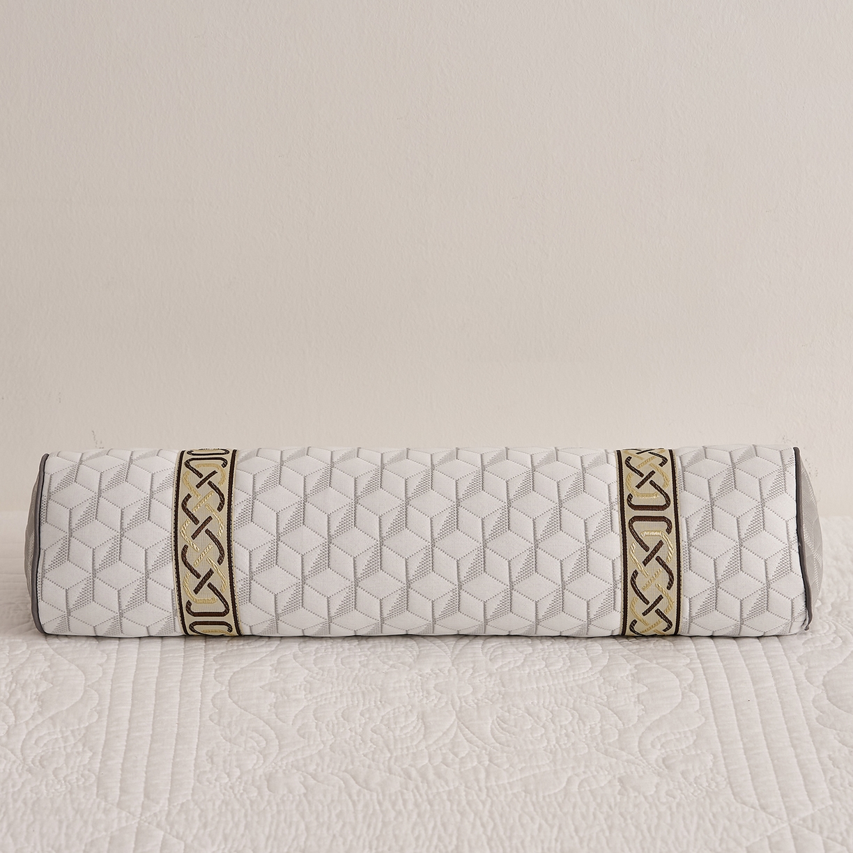 91家纺网 家纺一手货源 找家纺 乐可 2025新款科技三角护颈枕枕头枕芯 科技三角护颈枕-科技白