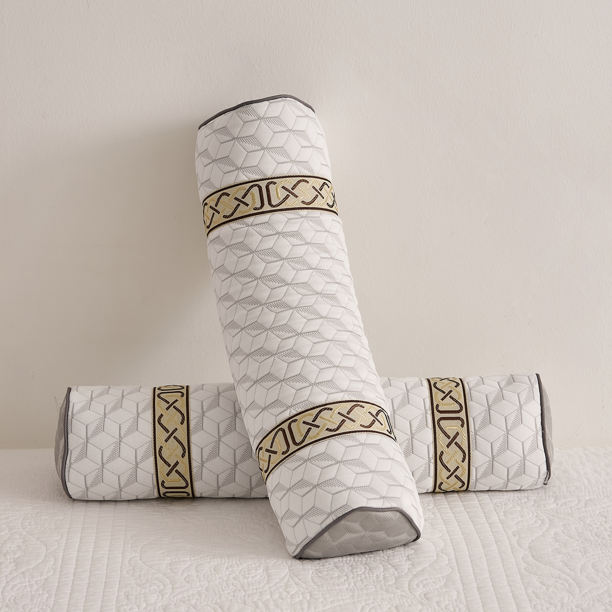 91家纺网 家纺一手货源 找家纺 乐可 2025新款科技三角护颈枕枕头枕芯 科技三角护颈枕-科技白