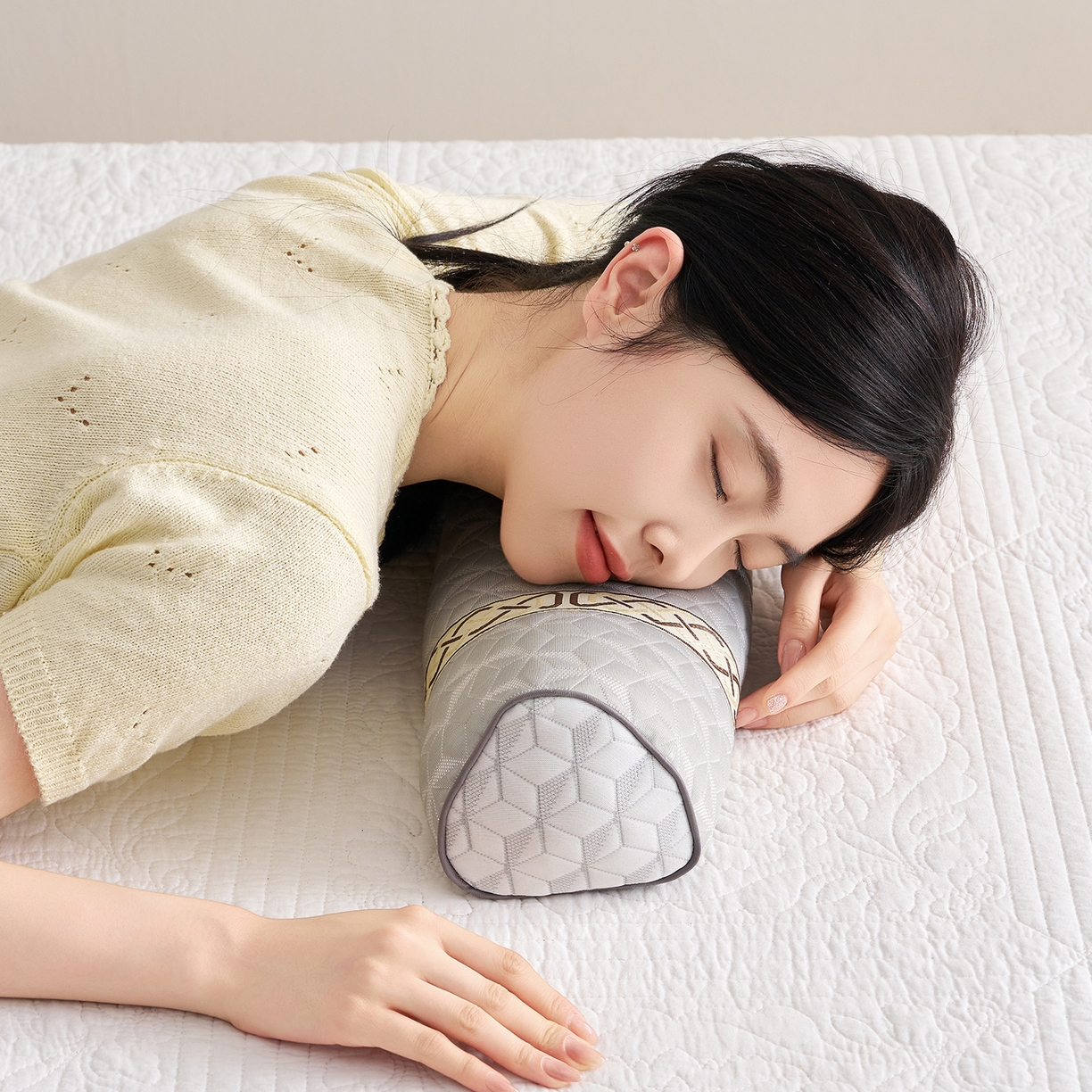 91家纺网 家纺一手货源 找家纺 乐可 2025新款科技三角护颈枕枕头枕芯 科技三角护颈枕-科技白