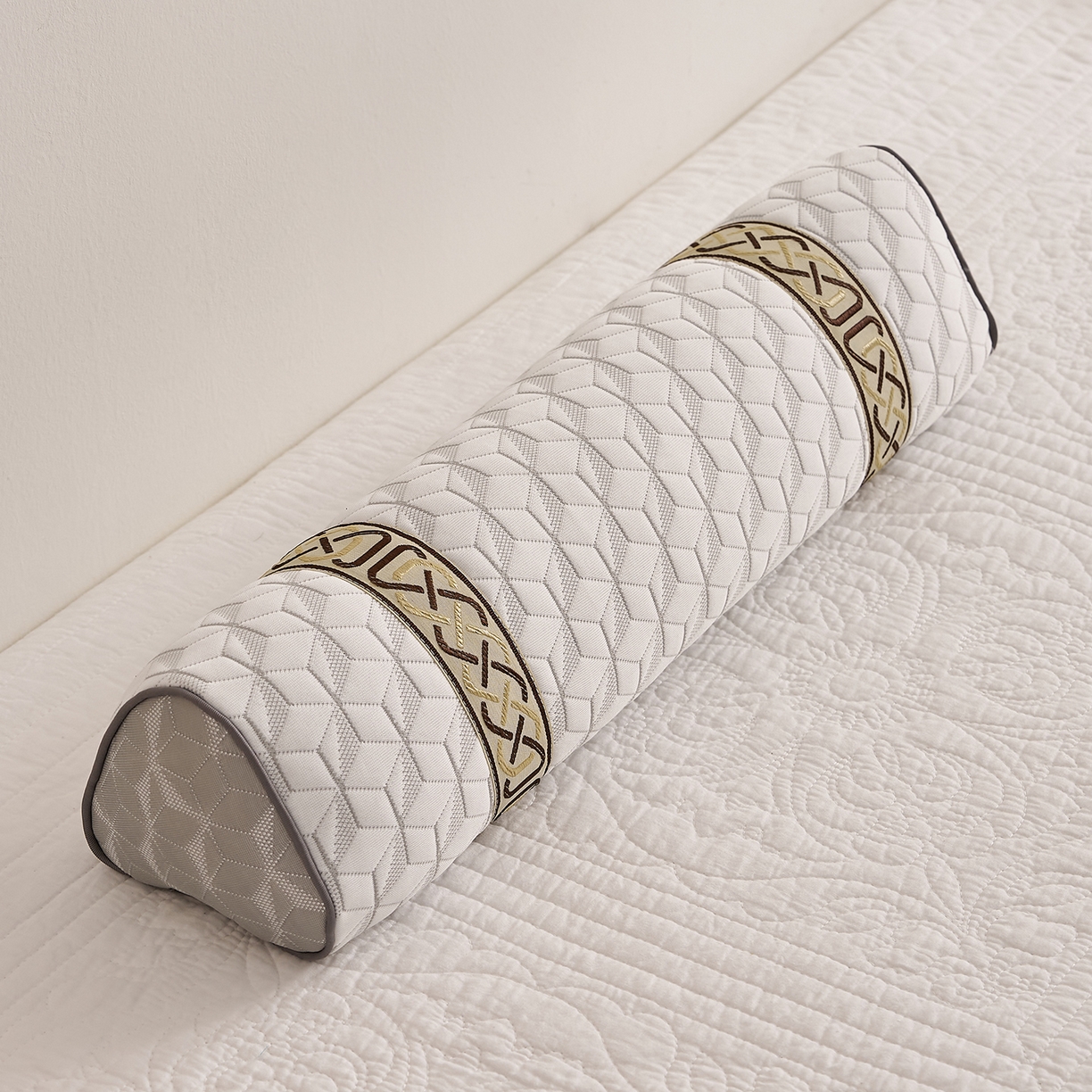 91家纺网 家纺一手货源 找家纺 乐可 2025新款科技三角护颈枕枕头枕芯 科技三角护颈枕-科技白