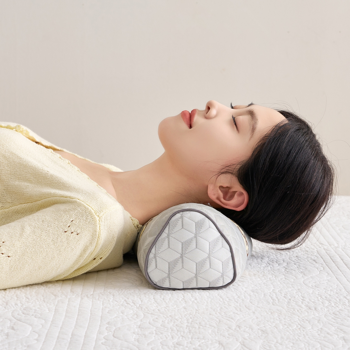 91家纺网 家纺一手货源 找家纺 乐可 2025新款科技三角护颈枕枕头枕芯 科技三角护颈枕-科技白