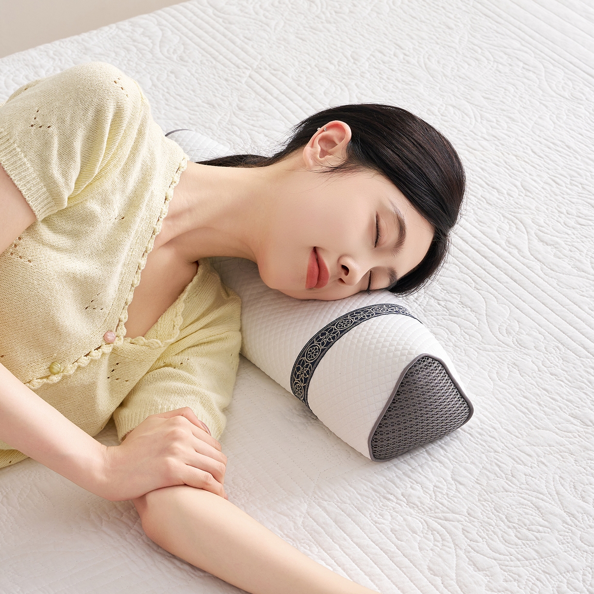 91家纺网 家纺一手货源 找家纺 乐可 2025新款科技三角护颈枕枕头枕芯 科技三角护颈枕-简约白