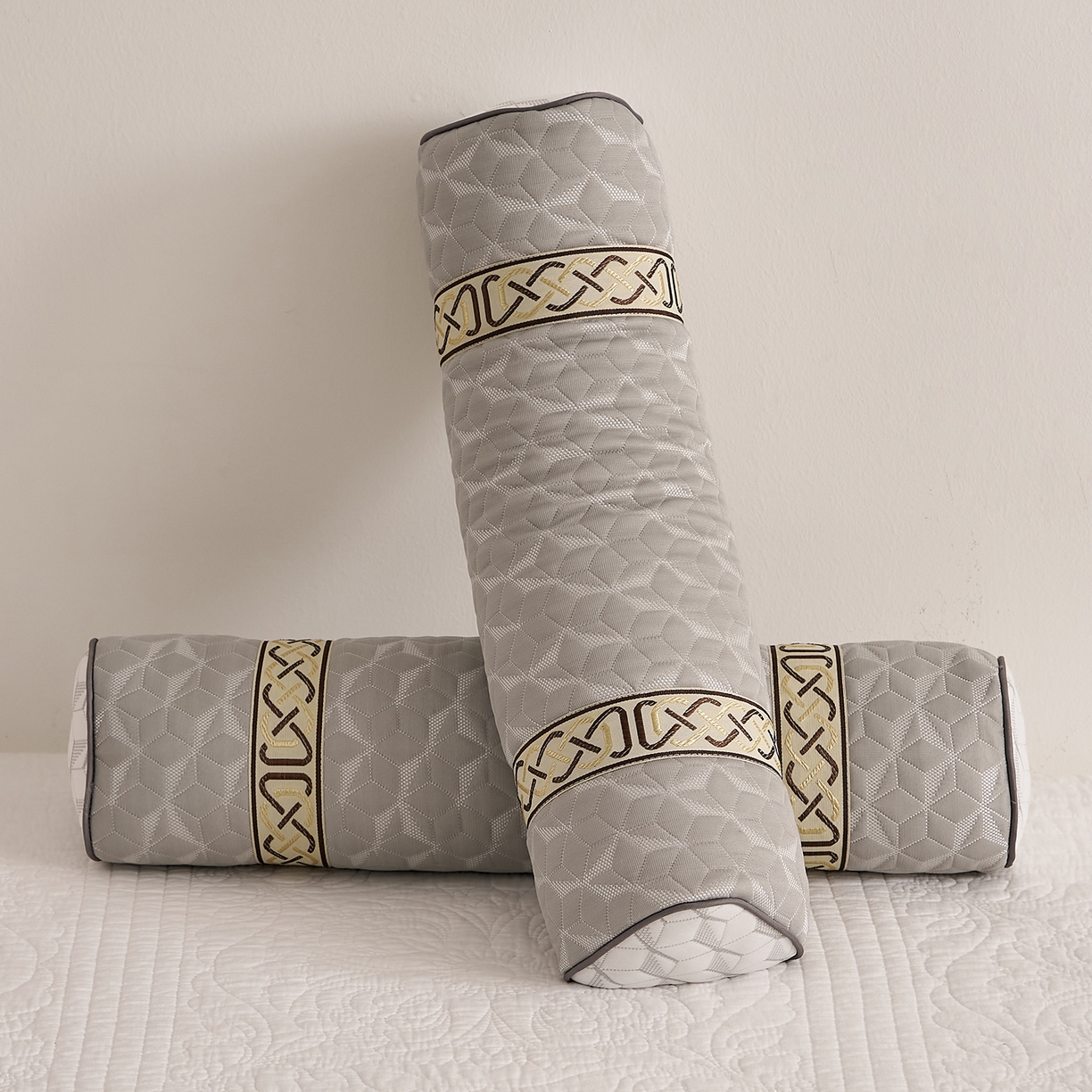 91家纺网 家纺一手货源 找家纺 乐可 2025新款科技三角护颈枕枕头枕芯 科技三角护颈枕-科技灰