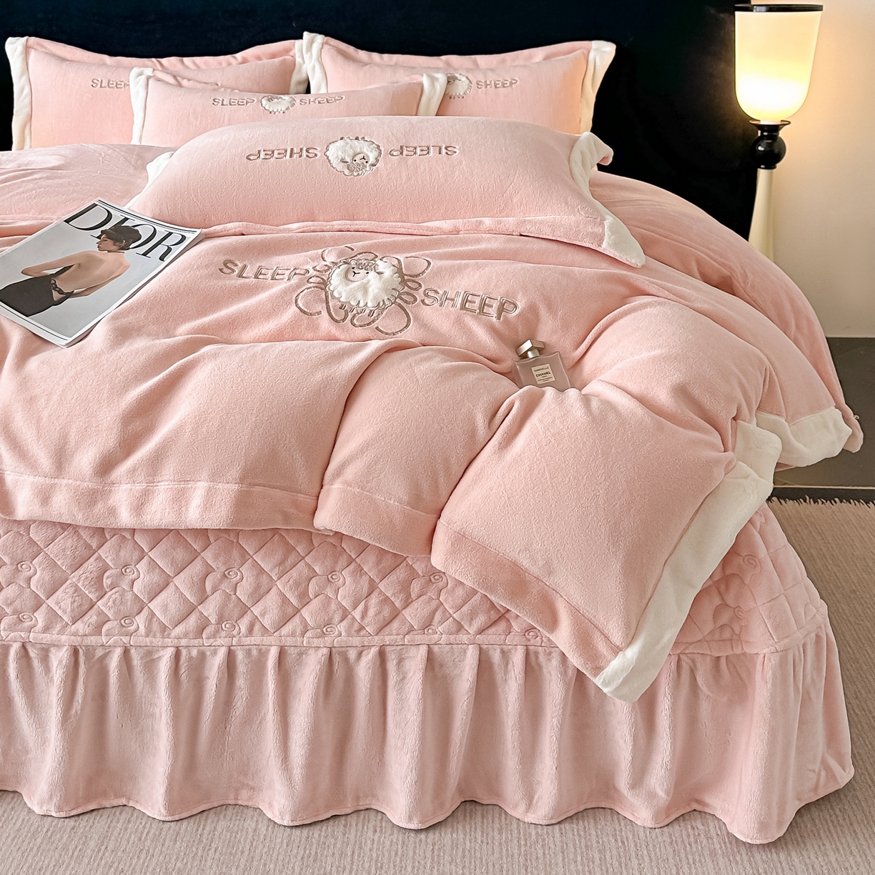 91家纺网 家纺一手货源 找家纺 （总）诺可 2025新款秋冬牛奶绒床盖款四件套-咩羊乐园